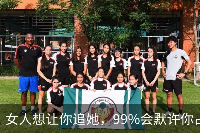 女人想让你追她，99%会默许你占这5种“便宜”！男人别装傻